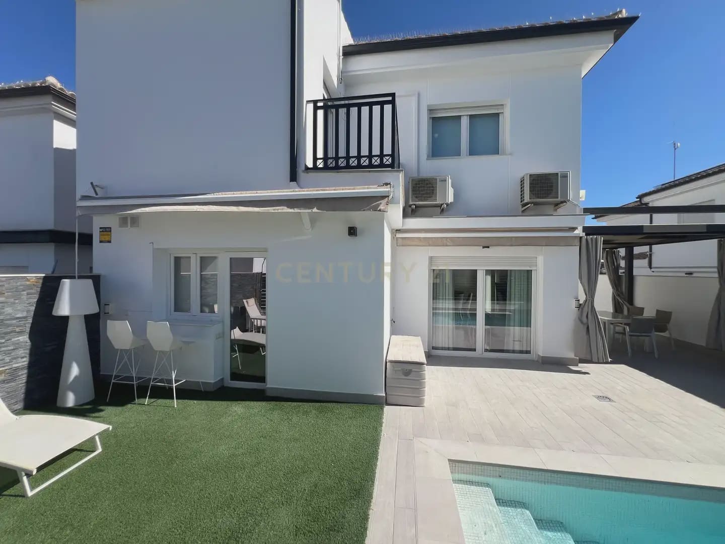 5 bedroom Villa for rent in Ogijares with pool garage - € 2,700 (Ref: 10104316)