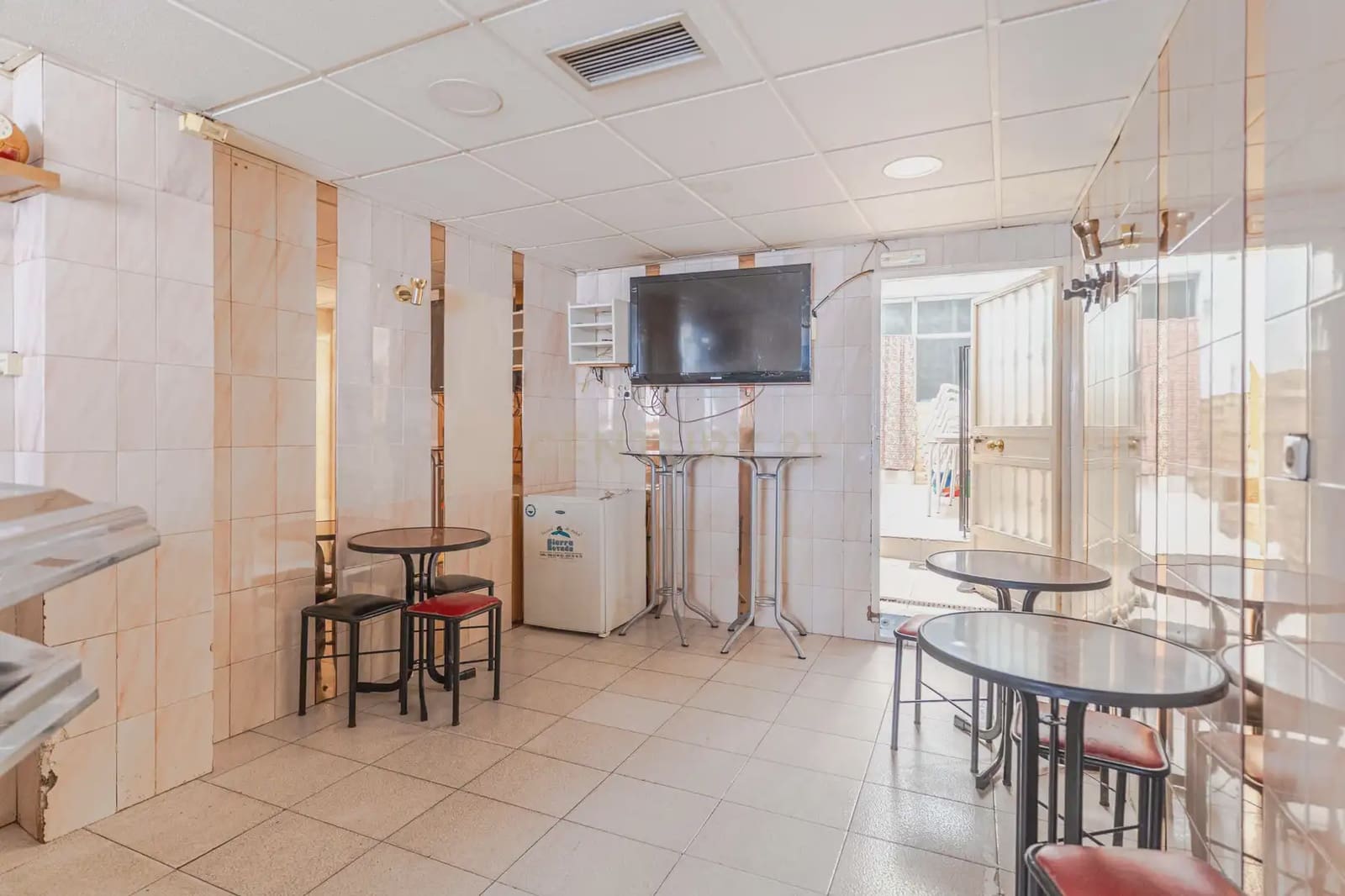 2 sovrum Restaurang/Bar till salu i Pinos Puente - 87 000 € (Ref: 10113578)