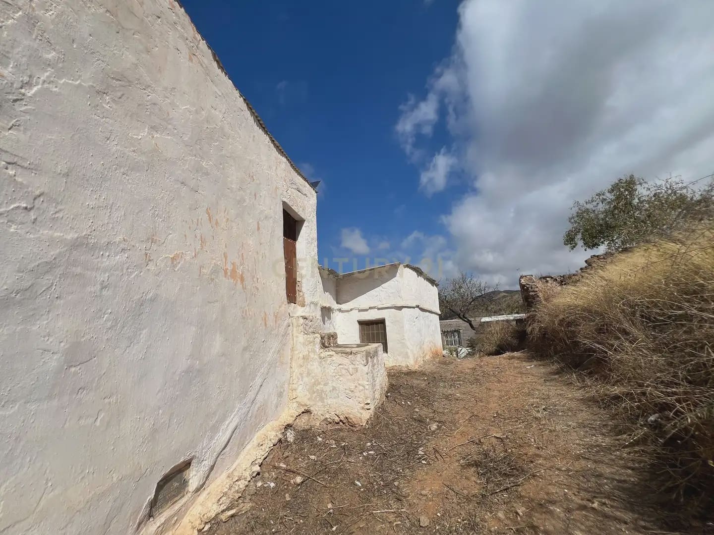 3 bedroom Finca/Country House for sale in Albunol - € 44,000 (Ref: 10117516)