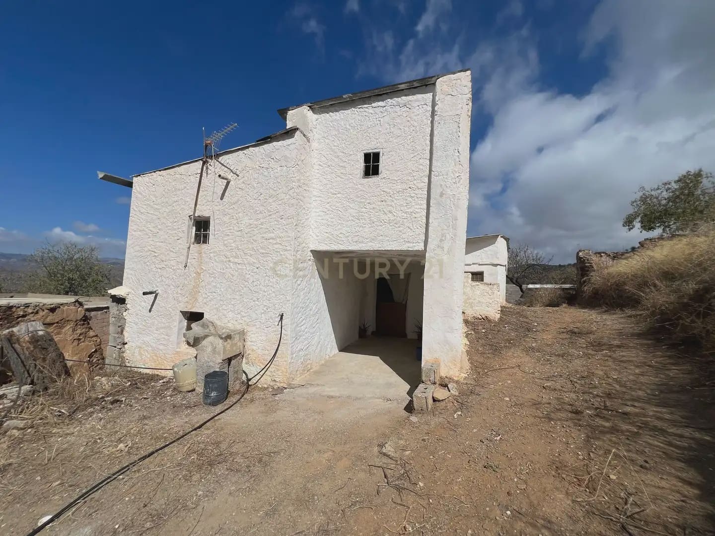 3 bedroom Finca/Country House for sale in Albunol - € 44,000 (Ref: 10117516)