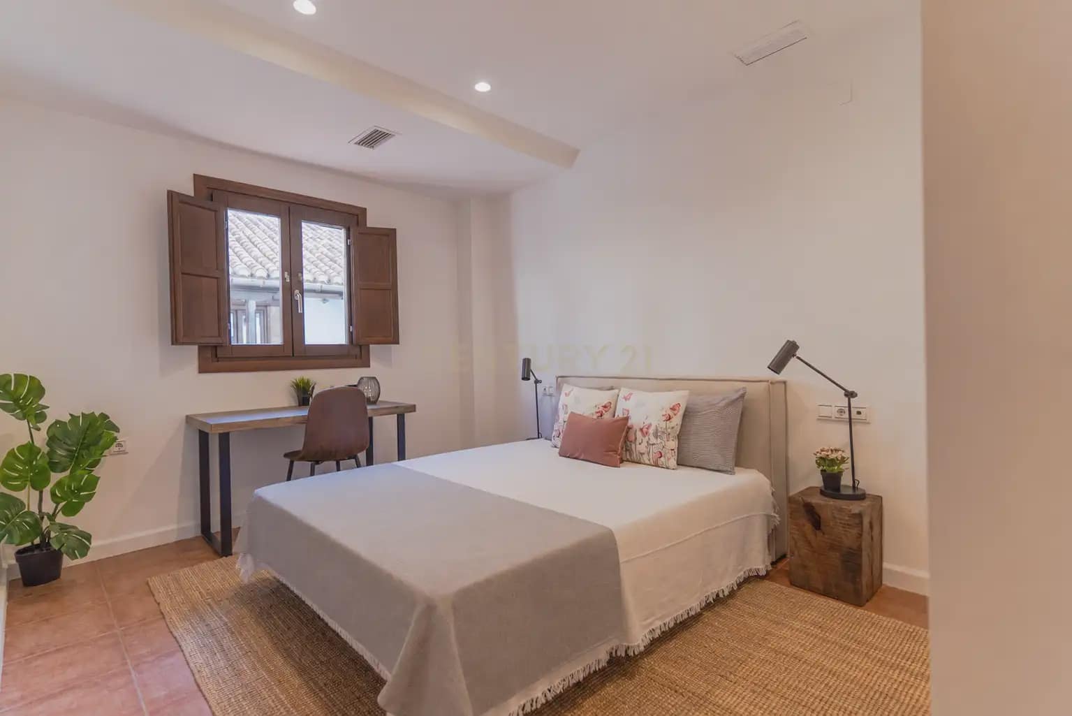 Piso de 1 habitación en Granada ciudad en alquiler - 900 € (Ref: 10121064)