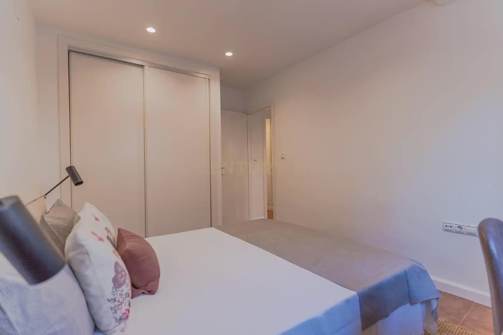 Piso de 1 habitación en Granada ciudad en alquiler - 900 € (Ref: 10121064)