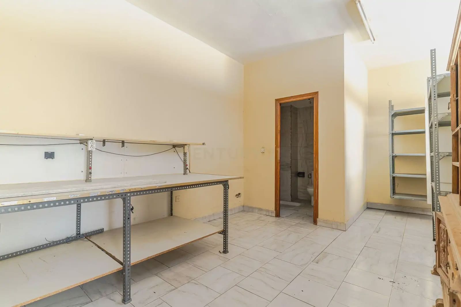 Commercial for sale in Jaen city - € 85,000 (Ref: 10124799)