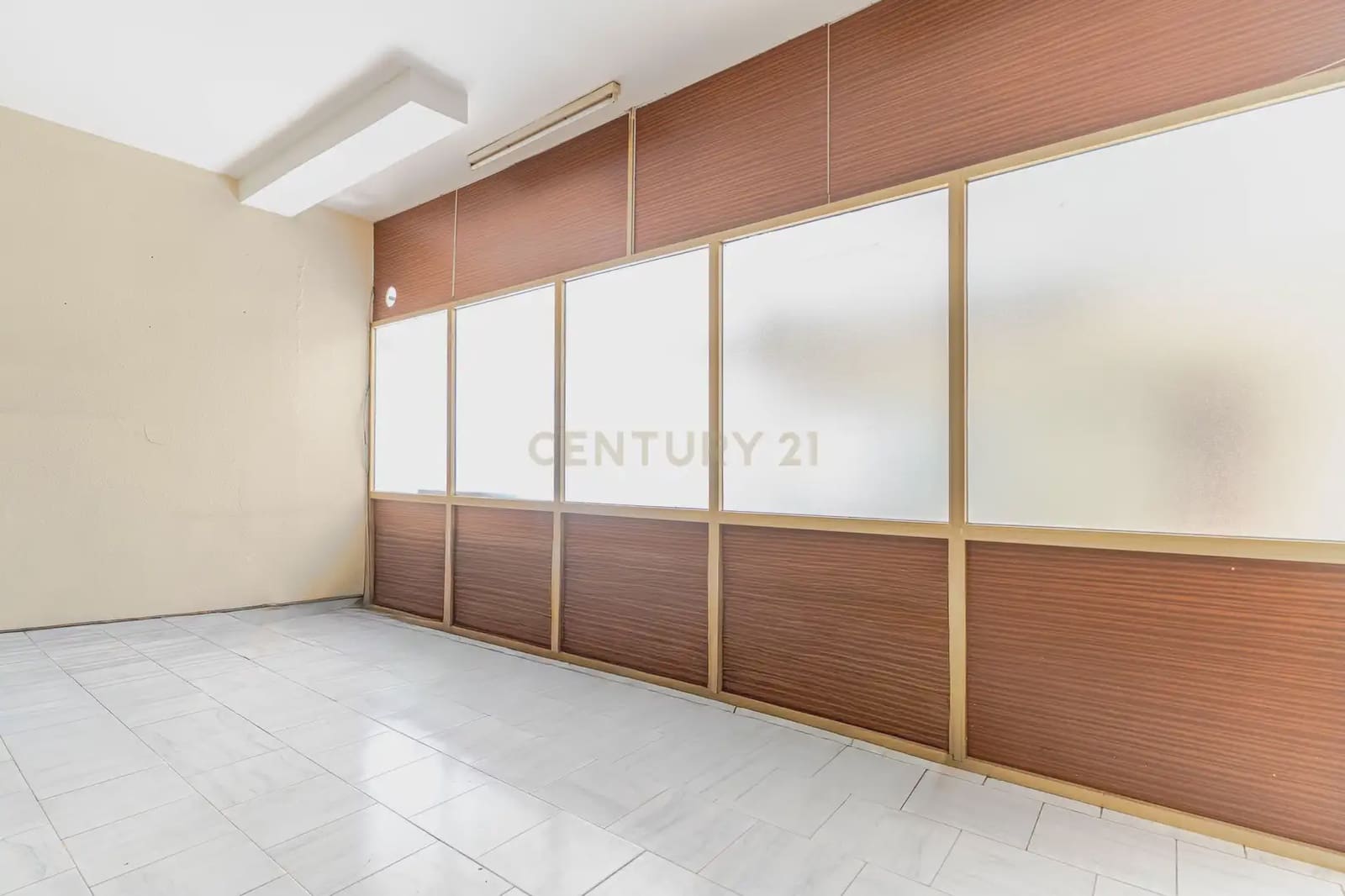 Commercial for sale in Jaen city - € 85,000 (Ref: 10124799)