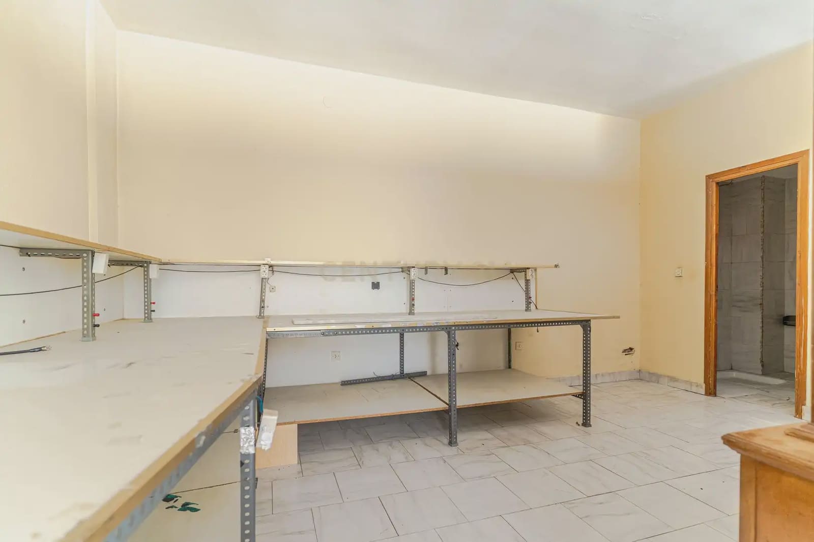 Commercial for sale in Jaen city - € 85,000 (Ref: 10124799)