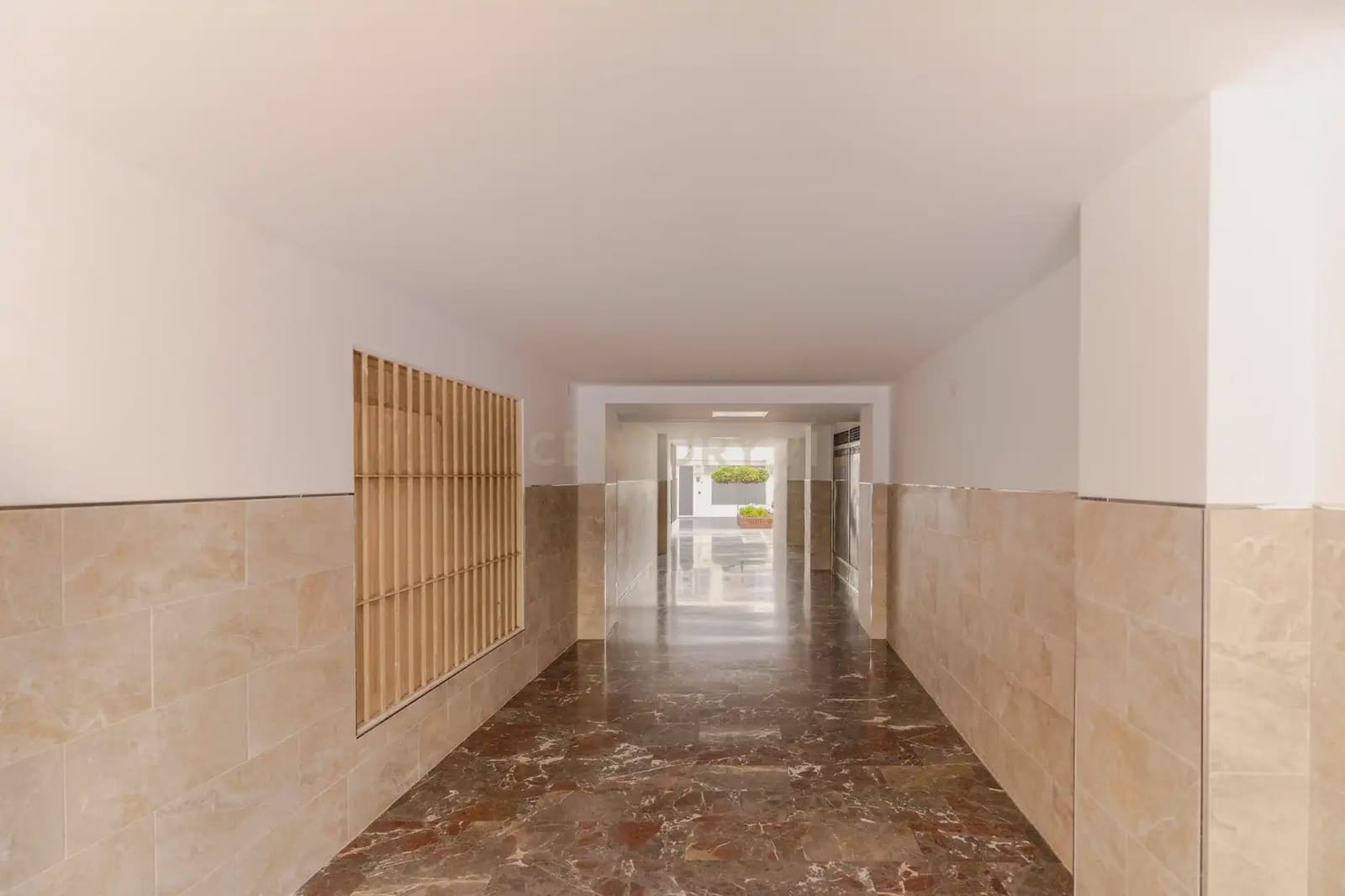 Commercial for sale in Jaen city - € 85,000 (Ref: 10124799)