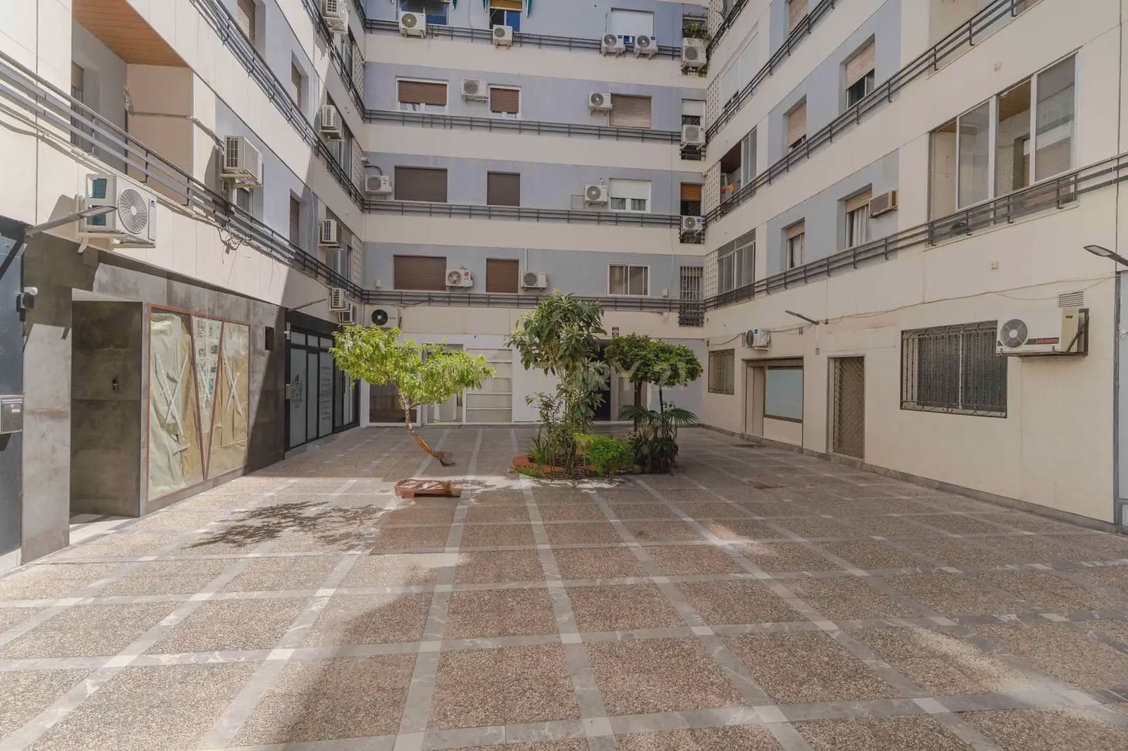 Commercial for sale in Jaen city - € 85,000 (Ref: 10124799)