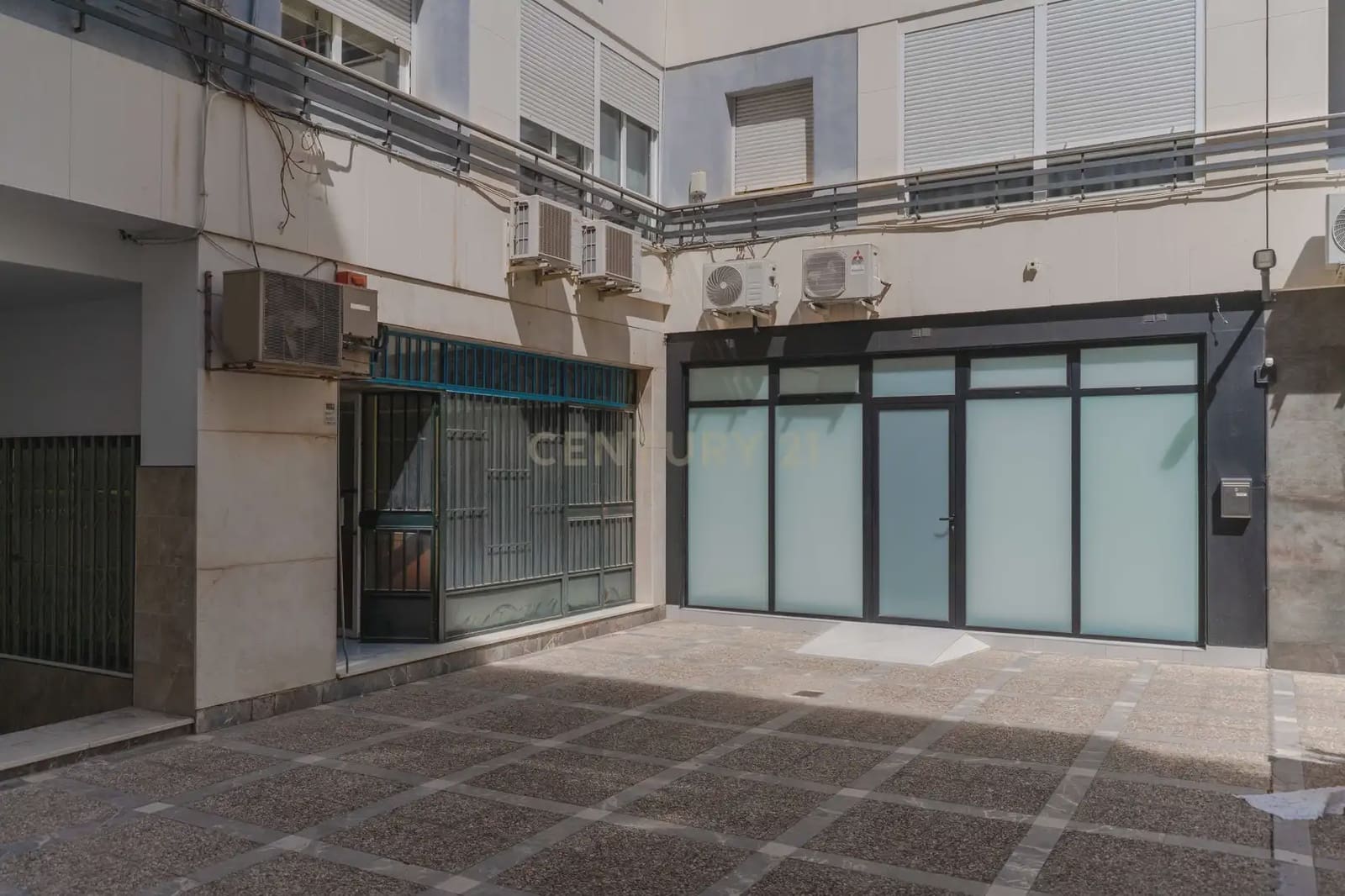 Commercial for sale in Jaen city - € 85,000 (Ref: 10124799)