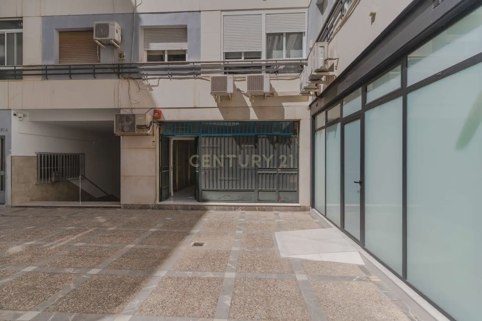Commercial for sale in Jaen city - € 85,000 (Ref: 10124799)