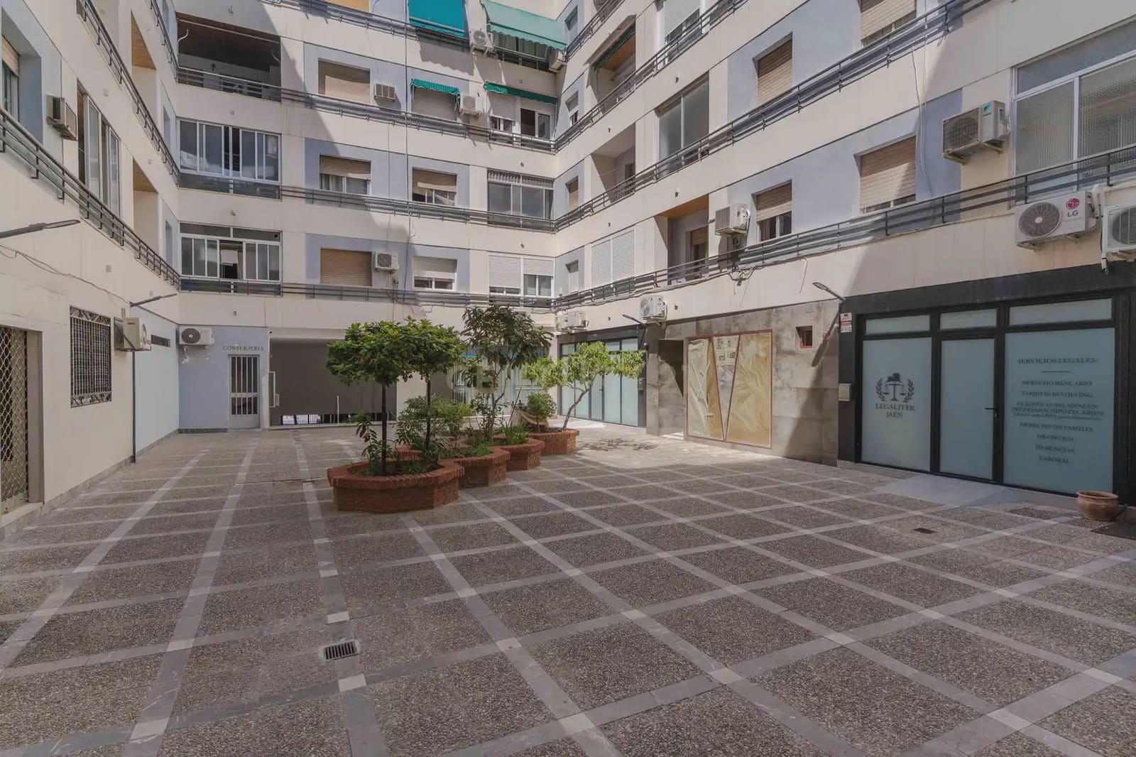 Commercial for sale in Jaen city - € 85,000 (Ref: 10124799)