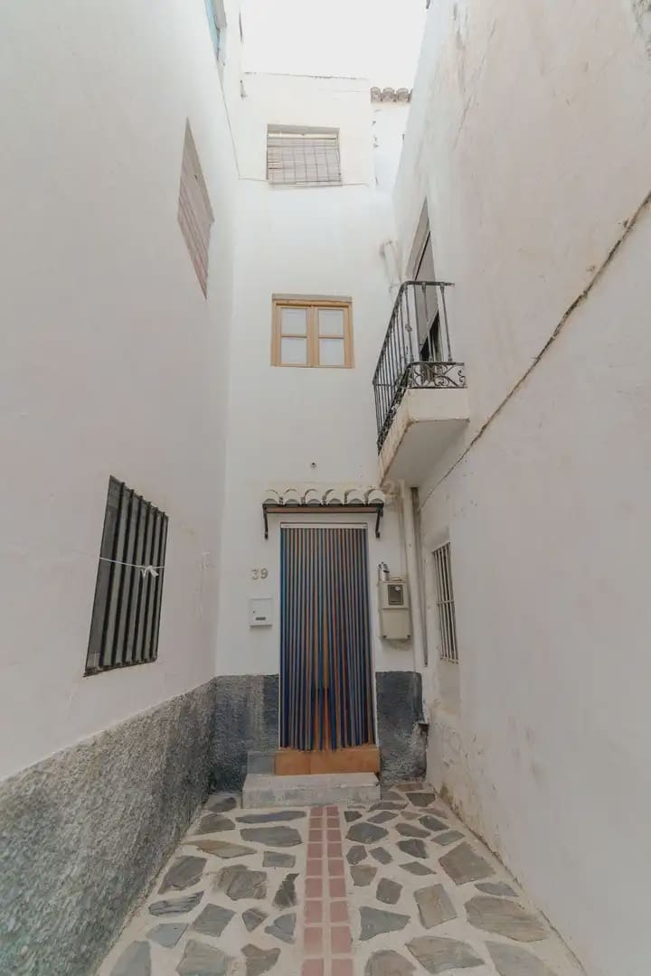 5 bedroom Townhouse for sale in Los Guajares - € 80,000 (Ref: 10130172)