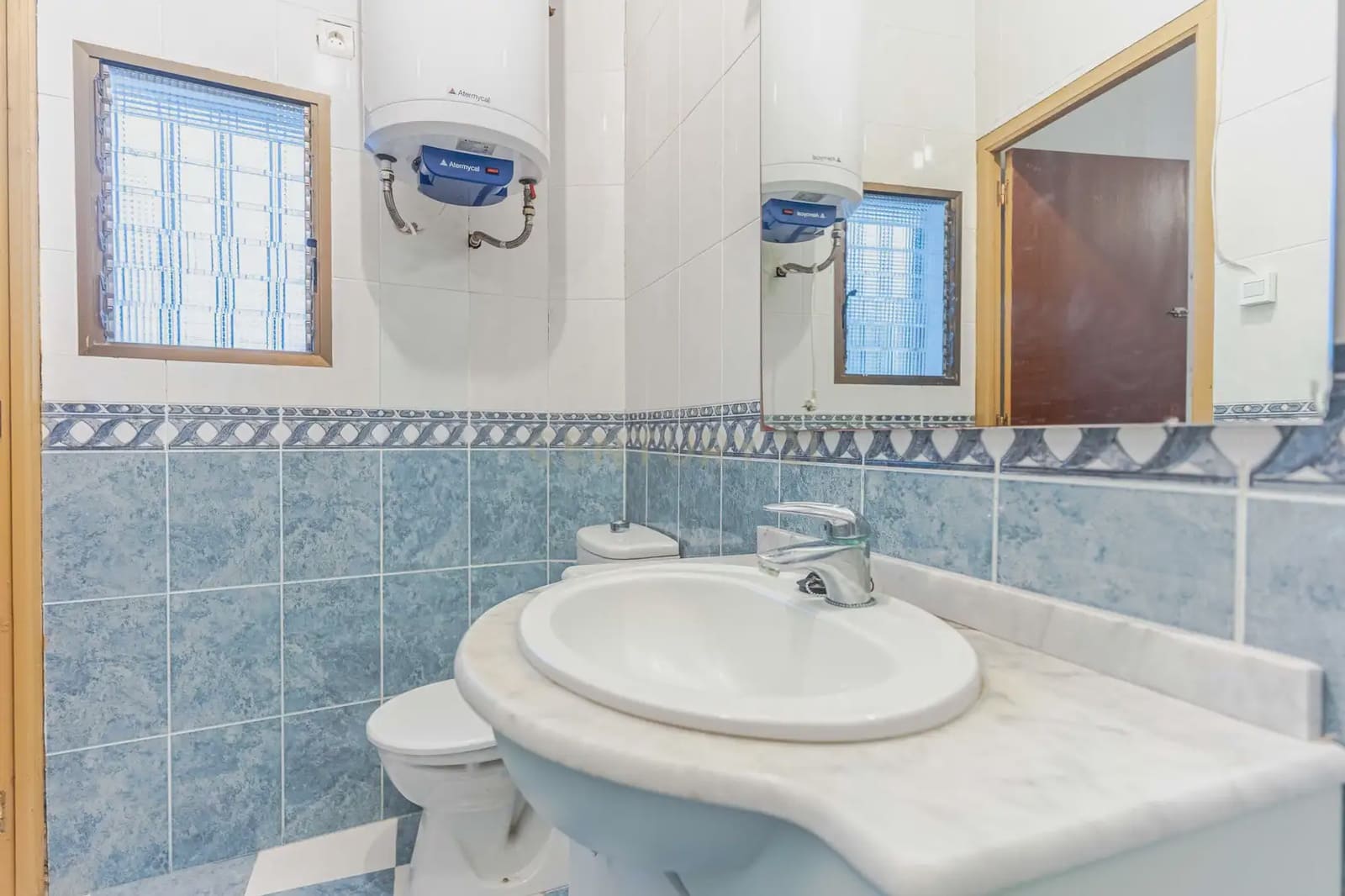 5 bedroom Townhouse for sale in Los Guajares - € 80,000 (Ref: 10130172)