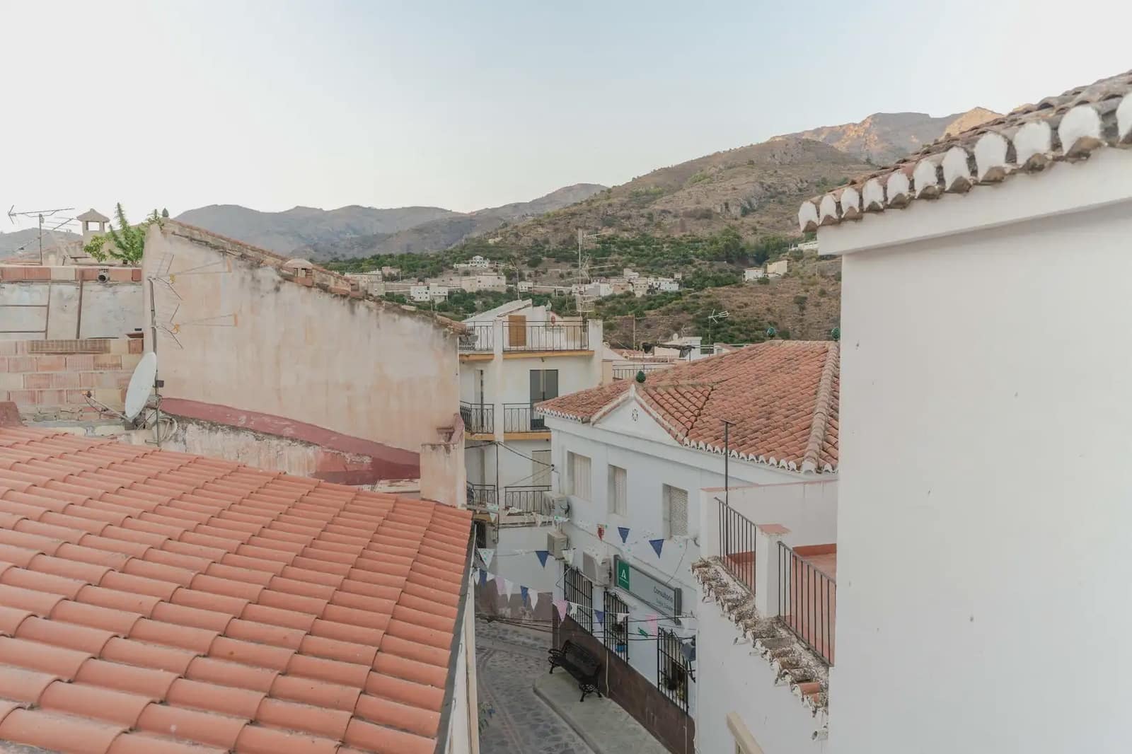 5 bedroom Townhouse for sale in Los Guajares - € 80,000 (Ref: 10130172)