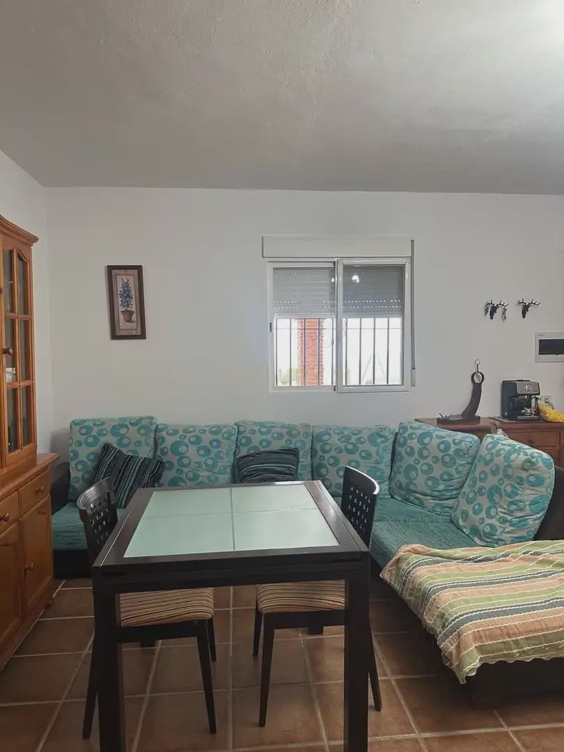 3 soveværelse Finca/Landehus til leje i Almunecar med swimmingpool garage - € 750 (Ref: 10140192)