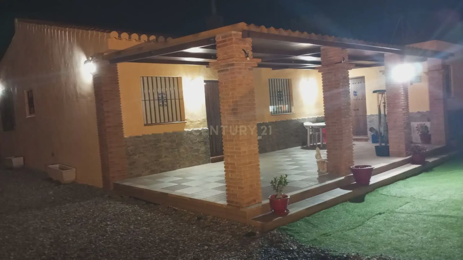 3 soveværelse Finca/Landehus til leje i Almunecar med swimmingpool garage - € 750 (Ref: 10140192)