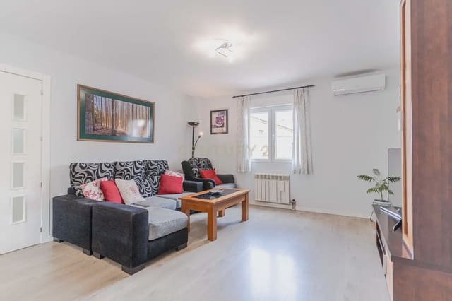 3 soverom Rekkehus til salgs i Otura med garasje - € 299 900 (Ref: 10154450)