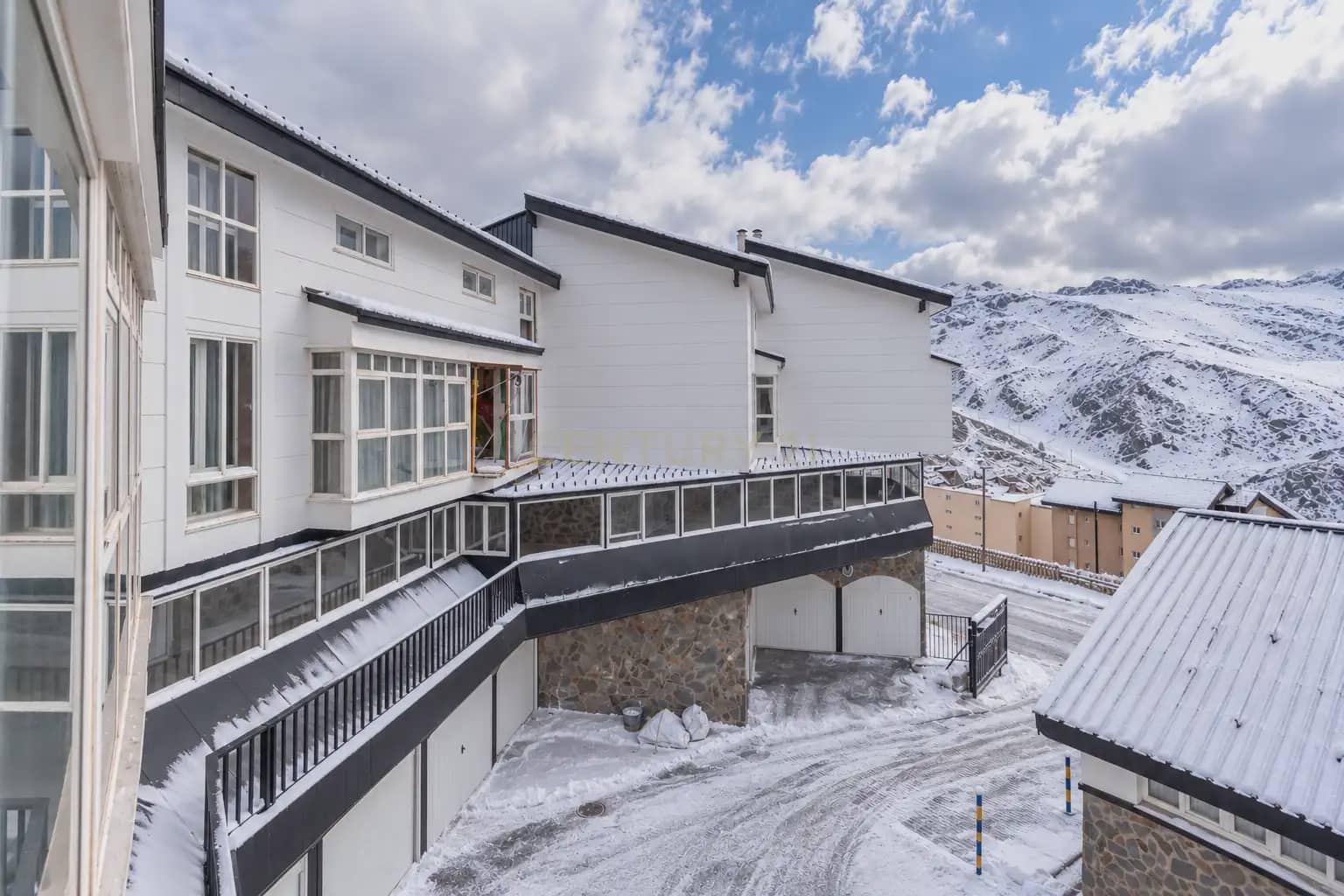 3 bedroom Flat for sale in Sierra Nevada with garage - € 370,000 (Ref: 10162483)