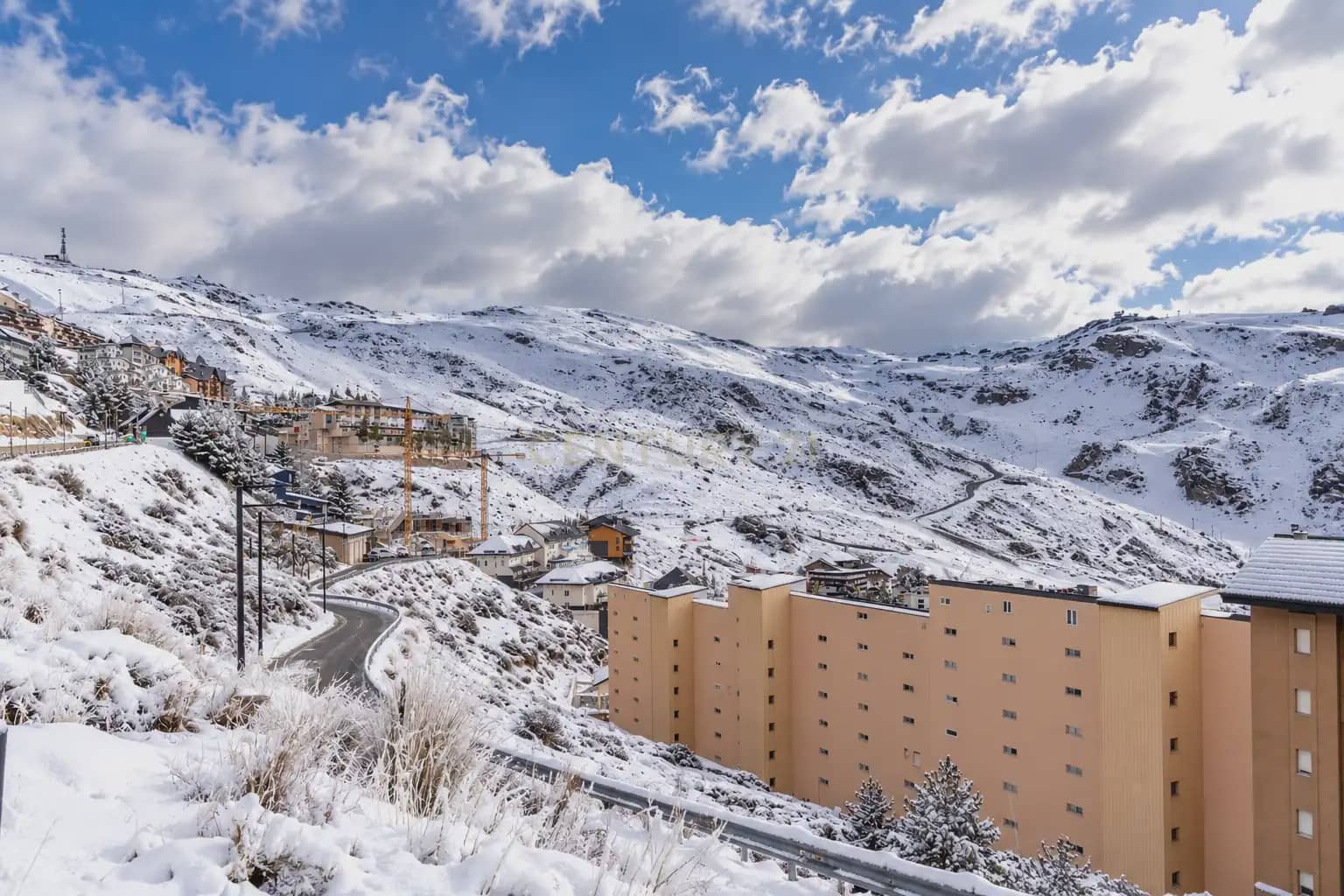 3 bedroom Flat for sale in Sierra Nevada with garage - € 370,000 (Ref: 10162483)