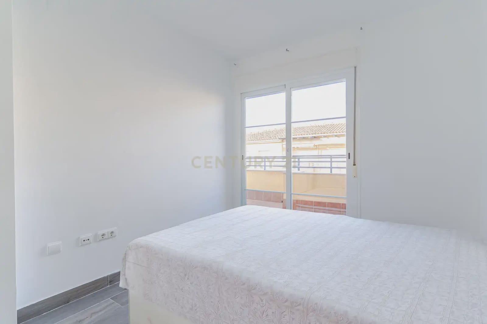 2 bedroom Penthouse for sale in Las Gabias with pool - € 160,000 (Ref: 10163249)