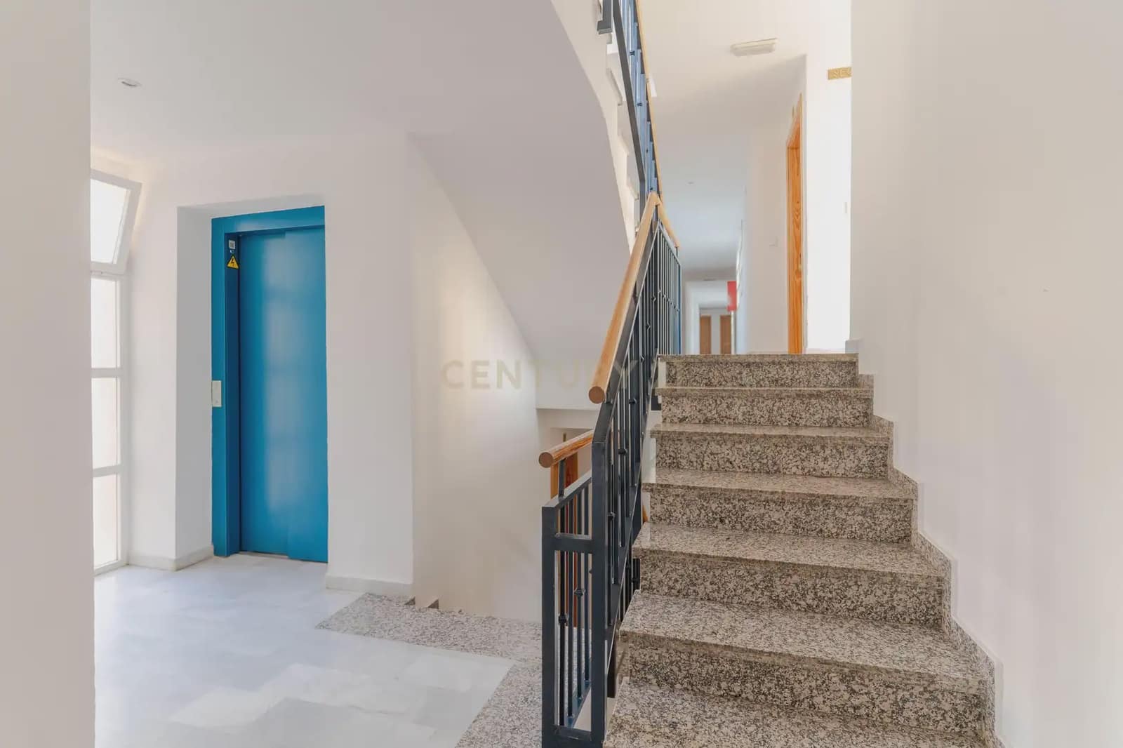 2 bedroom Penthouse for sale in Las Gabias with pool - € 160,000 (Ref: 10163249)