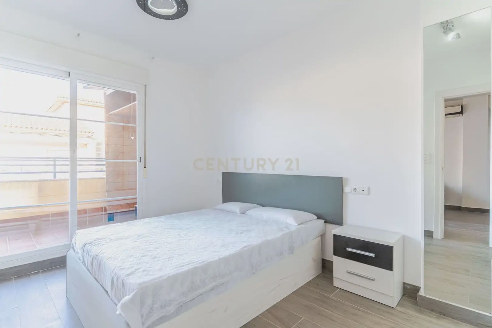 2 bedroom Penthouse for sale in Las Gabias with pool - € 160,000 (Ref: 10163249)