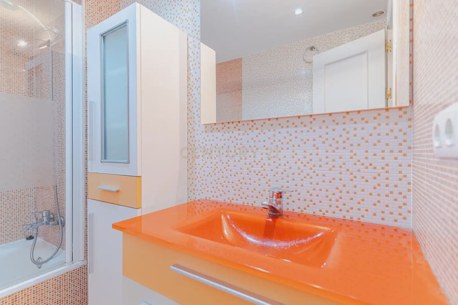 2 bedroom Penthouse for sale in Las Gabias with pool - € 160,000 (Ref: 10163249)