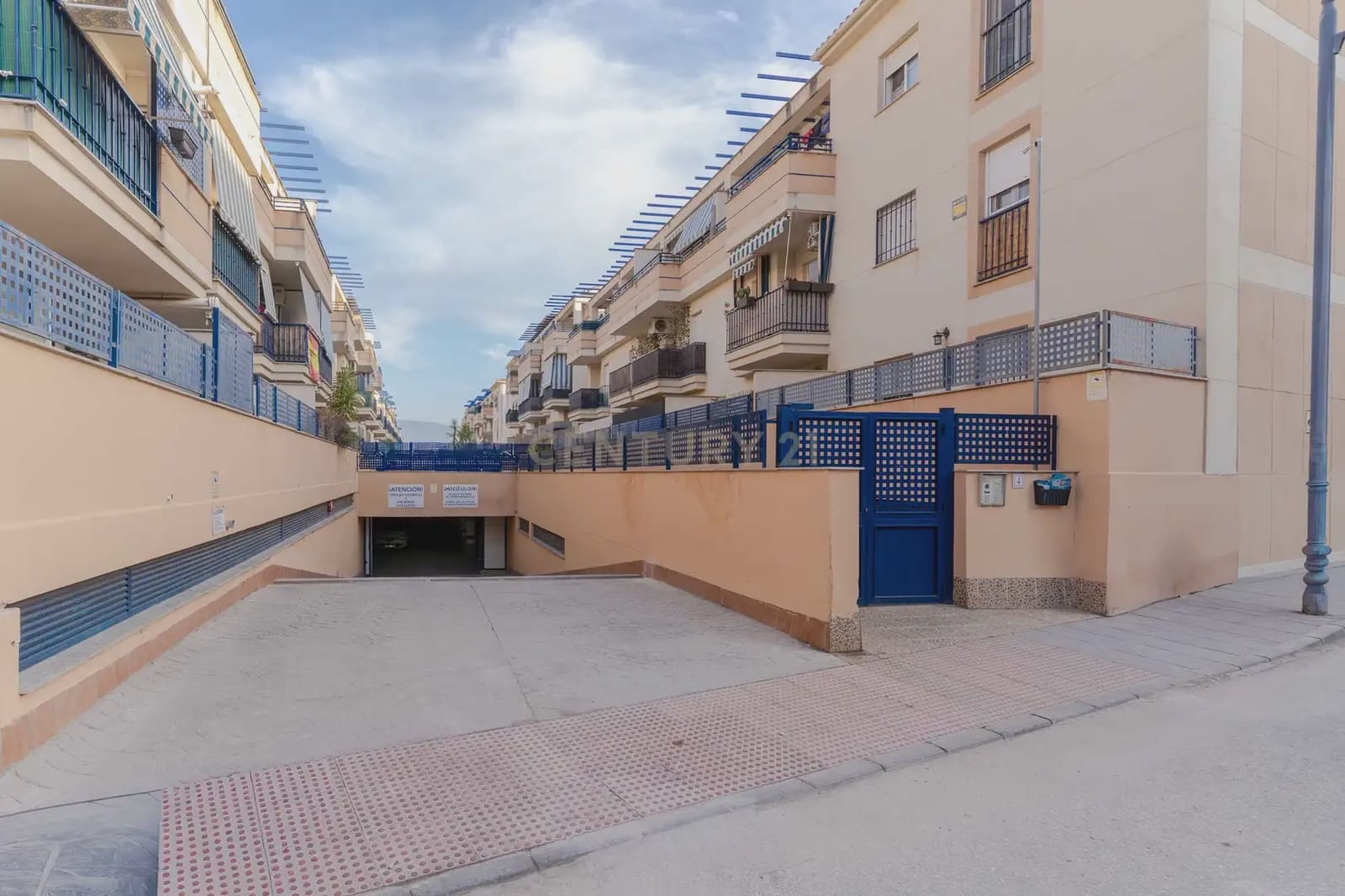 2 bedroom Penthouse for sale in Las Gabias with pool - € 160,000 (Ref: 10163249)