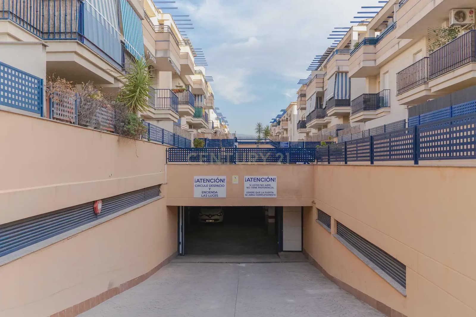 2 bedroom Penthouse for sale in Las Gabias with pool - € 160,000 (Ref: 10163249)
