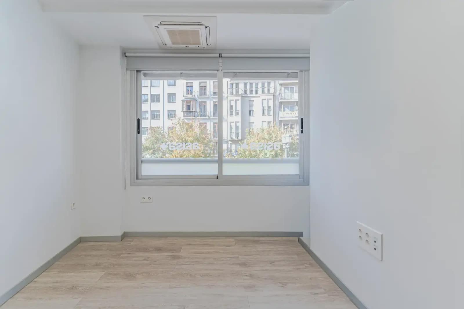 Escritório para arrendar em Granada cidade - 1 900 € (Ref: 10165376)