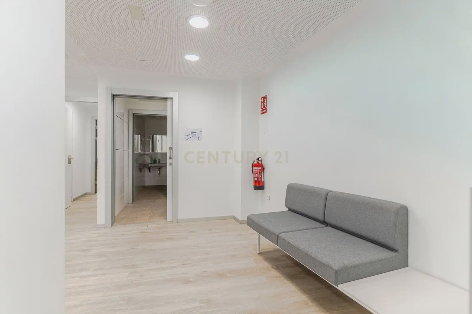 Escritório para arrendar em Granada cidade - 1 900 € (Ref: 10165376)