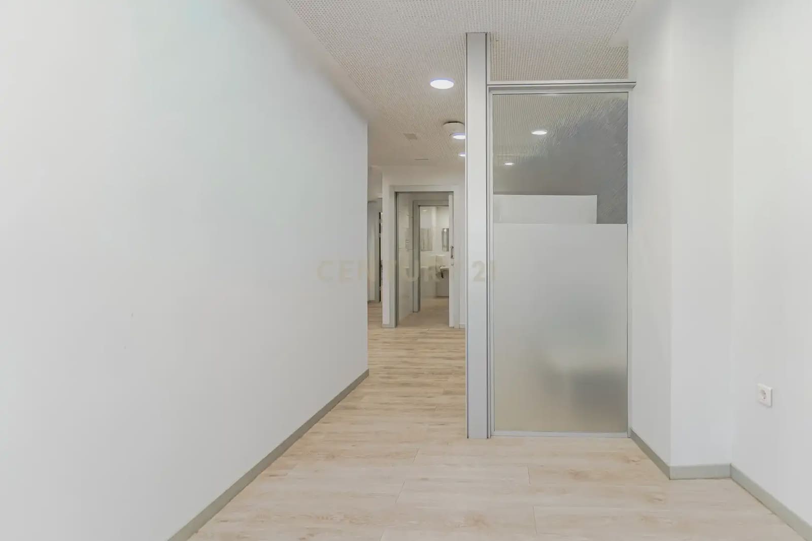 Escritório para arrendar em Granada cidade - 1 900 € (Ref: 10165376)