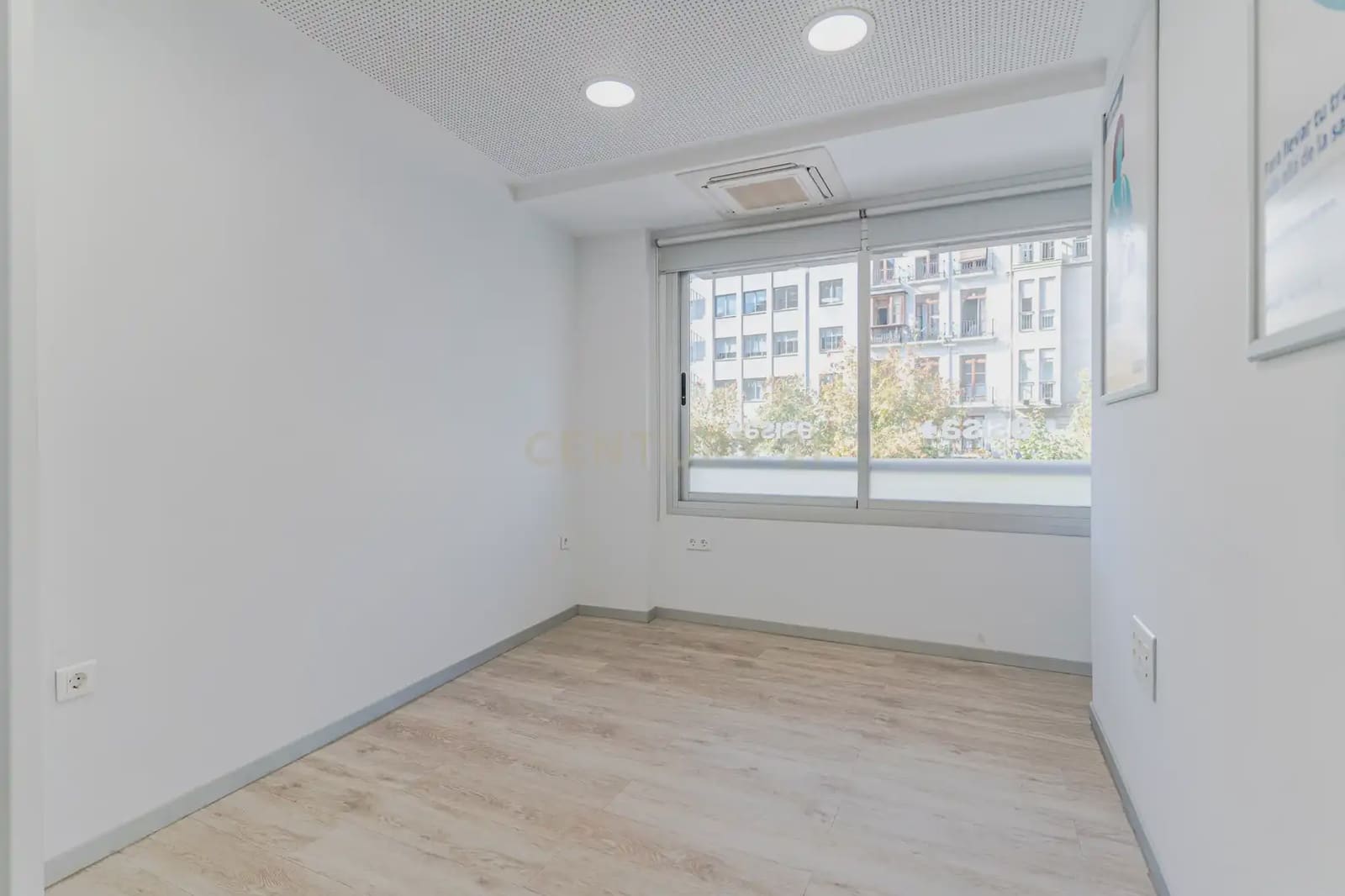 Escritório para arrendar em Granada cidade - 1 900 € (Ref: 10165376)