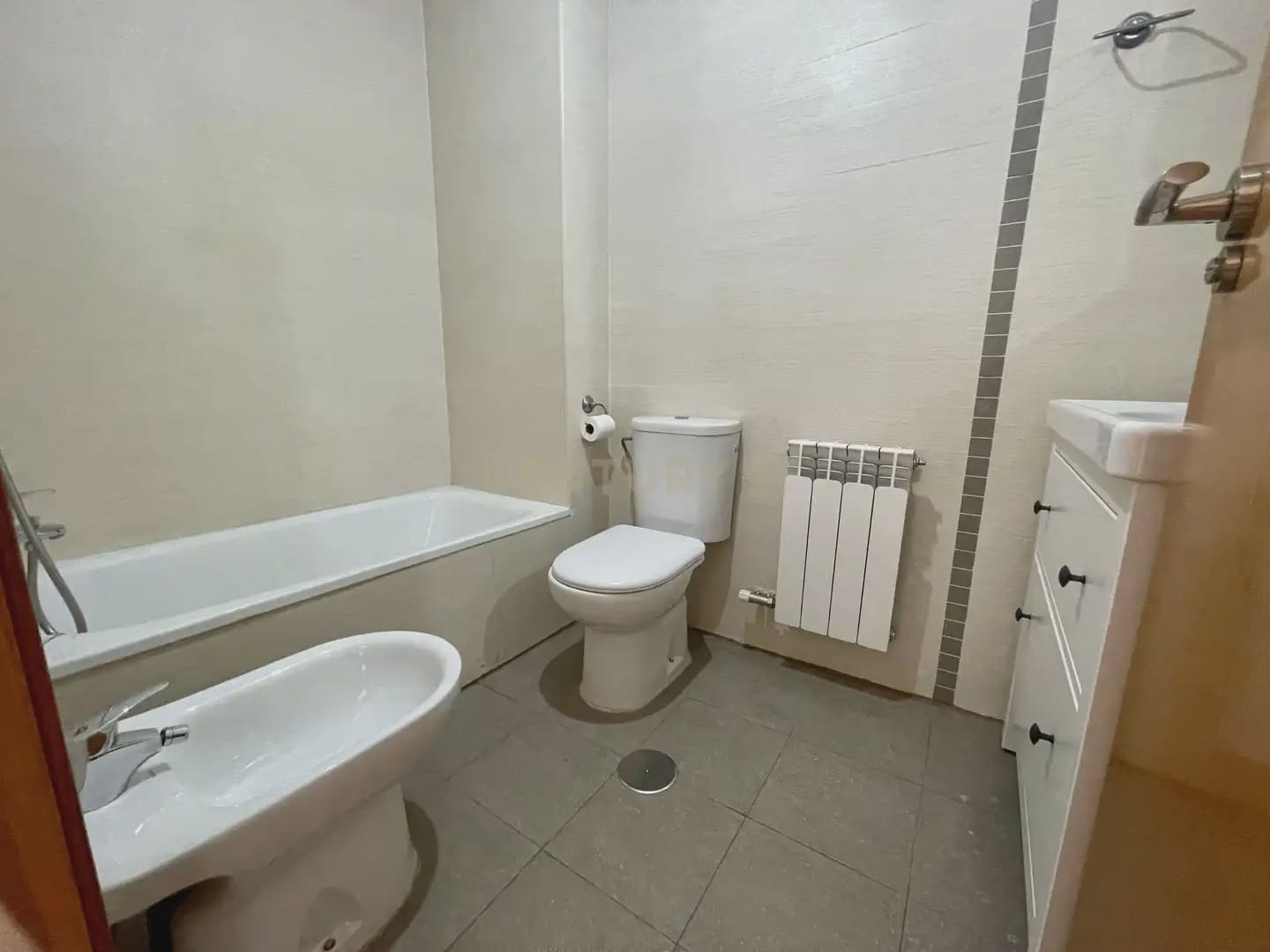 2 Zimmer Wohnung zu vermieten in La Zubia mit Garage - 700 € (Ref: 10165833)
