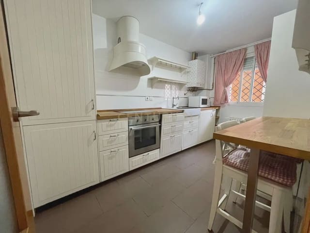 2 Zimmer Wohnung zu vermieten in La Zubia mit Garage - 700 € (Ref: 10165833)