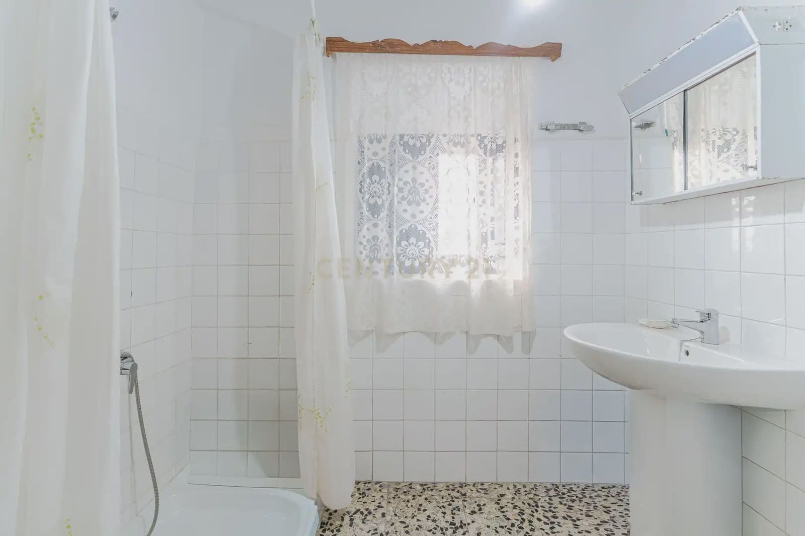 6 slaapkamer Huis te koop in Ugijar - € 46.000 (Ref: 10184052)