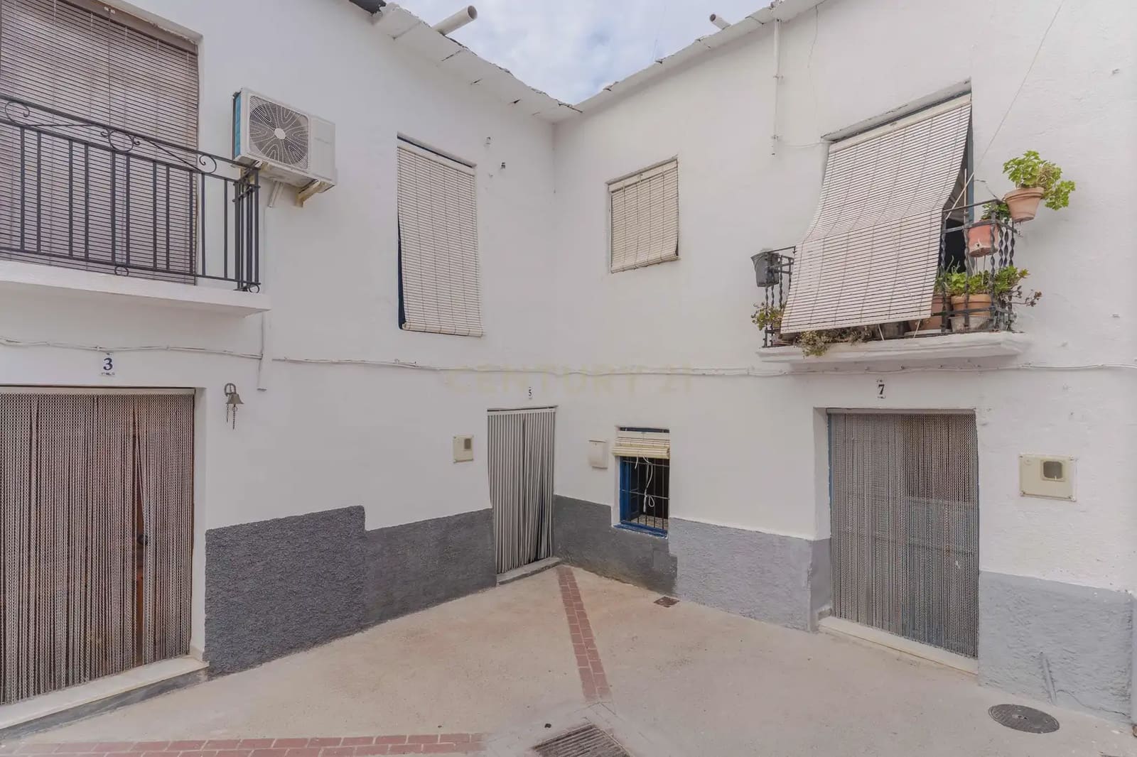 6 slaapkamer Huis te koop in Ugijar - € 46.000 (Ref: 10184052)