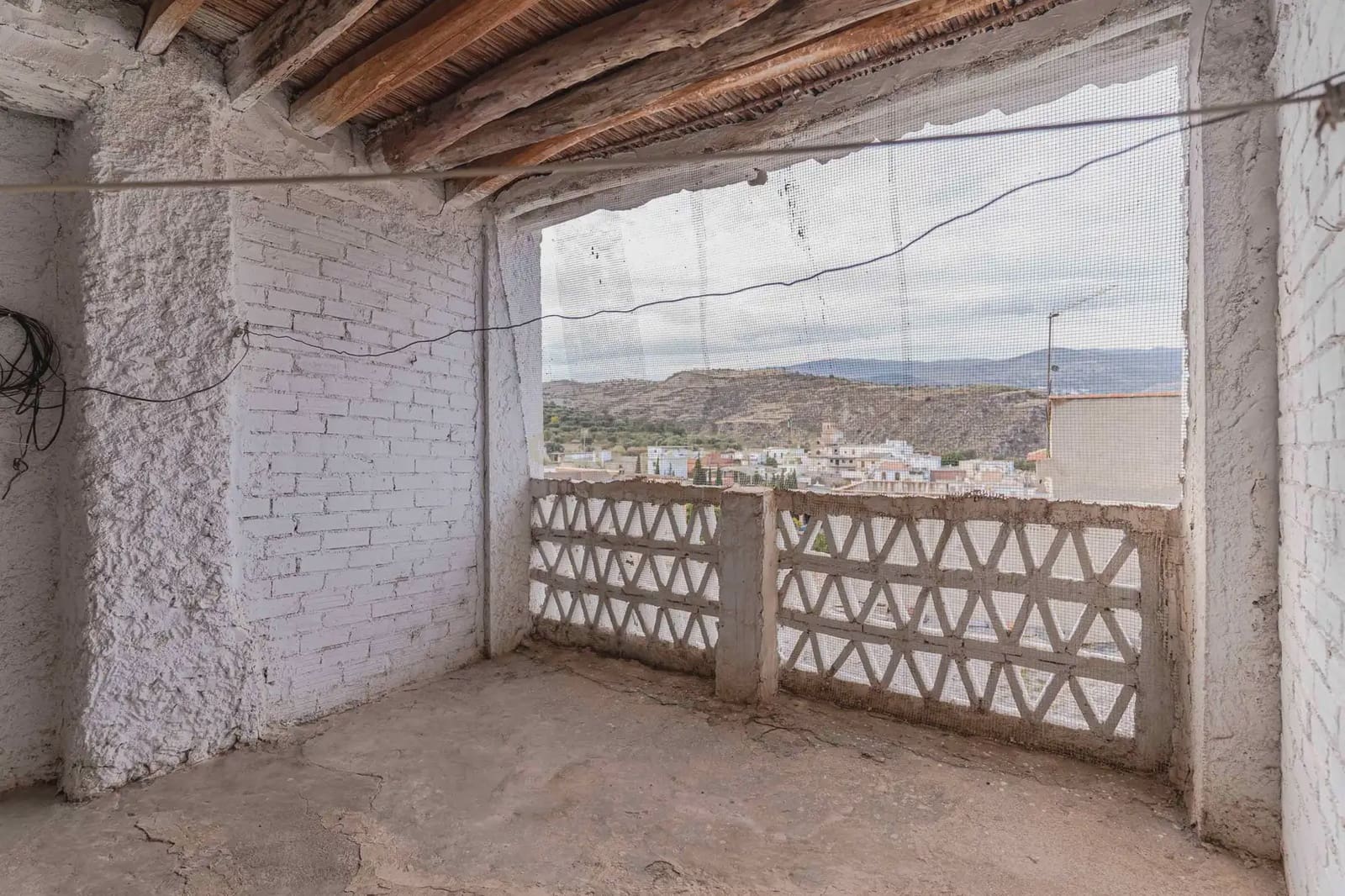 6 slaapkamer Huis te koop in Ugijar - € 46.000 (Ref: 10184052)