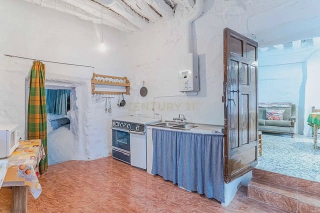 6 slaapkamer Huis te koop in Ugíjar - € 46.000 (Ref: 10184052)