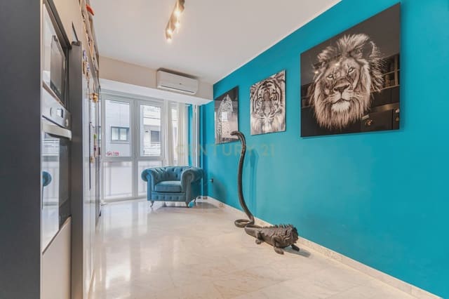 2 bedroom Flat for sale in Centro - Sagrario, Granada city - € 299,900 (Ref: 8967528)