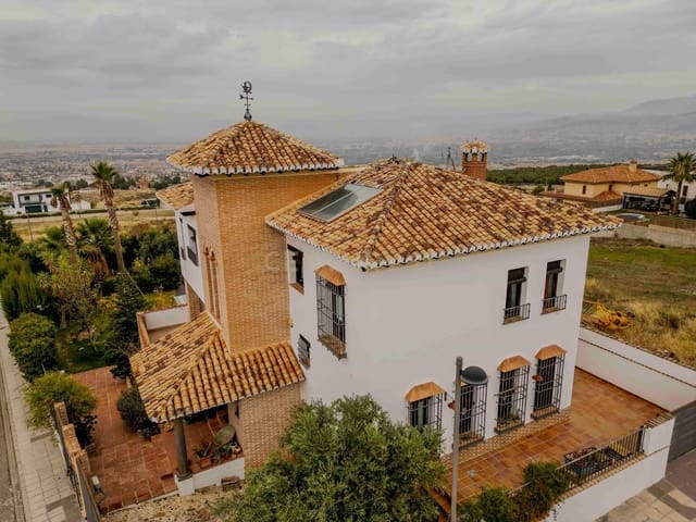 6 soveværelse Villa til salg i La Zubia med garage - € 620.000 (Ref: 8967578)