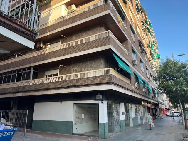 4 soveværelse Lejlighed til leje i Figares, Granada by - € 1.400 (Ref: 9142580)