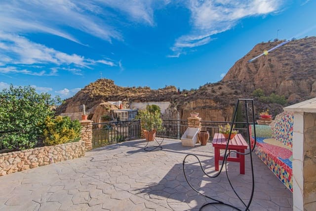 5 soverom Grottehus til salgs i Guadix med garasje - € 445 000 (Ref: 9158461)