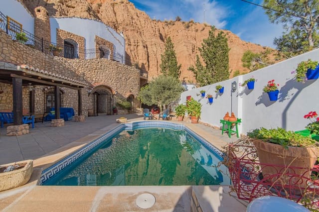 5 soverom Grottehus til salgs i Guadix med garasje - € 445 000 (Ref: 9158461)