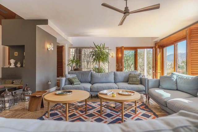 8 soveværelse Villa til salg i Carretera de la Sierra, Granada by - € 1.170.000 (Ref: 9158556)
