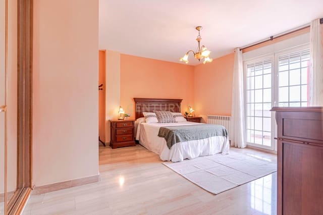 6 soveværelse Villa til salg i Alfacar med swimmingpool garage - € 490.000 (Ref: 9158613)