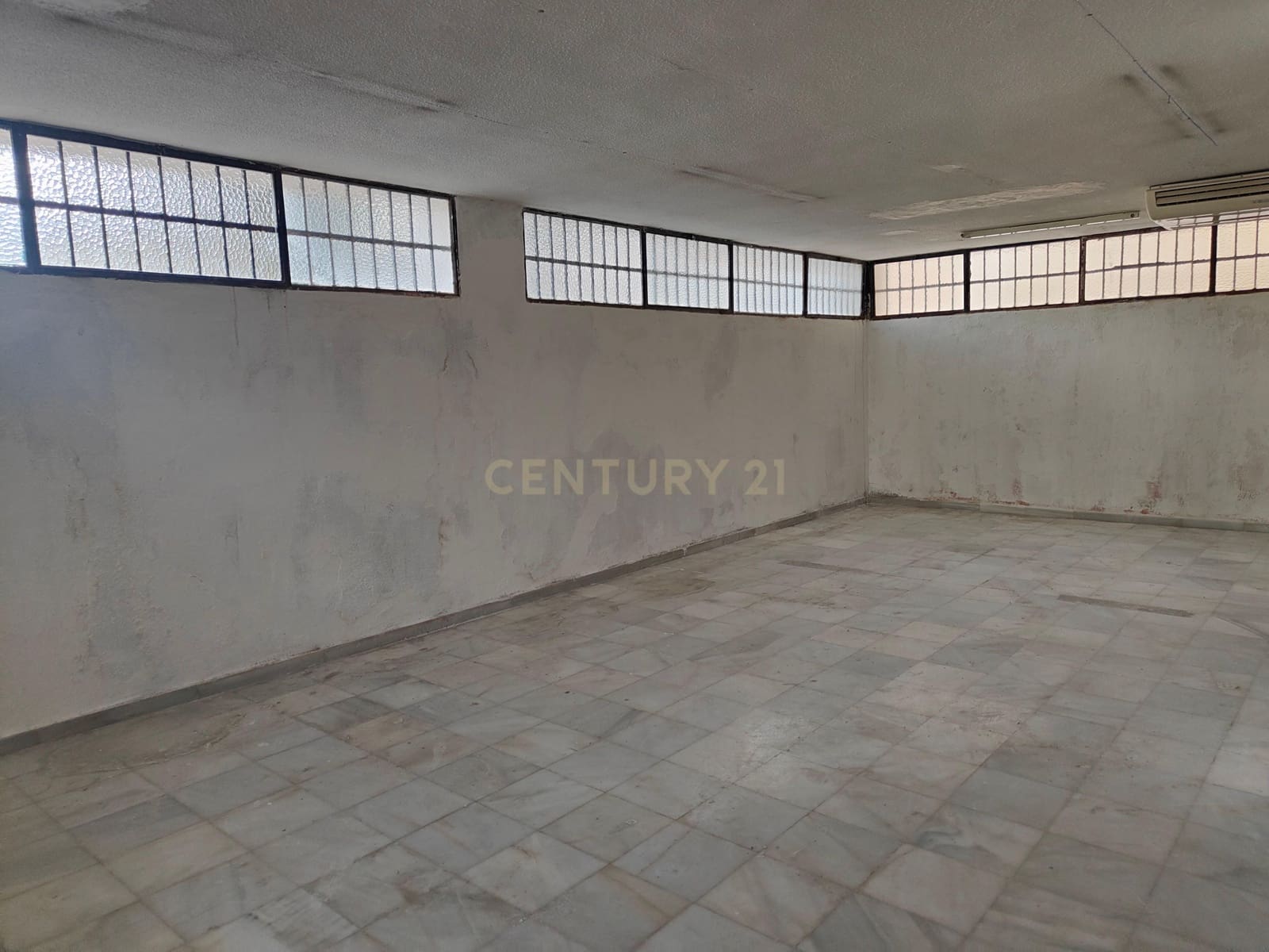 Erhverv til leje i La Zubia - € 1.000 (Ref: 9289545)