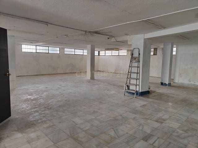 Kaupallinen vuokrattavana paikassa La Zubia - 1 000 € (Ref: 9289545)