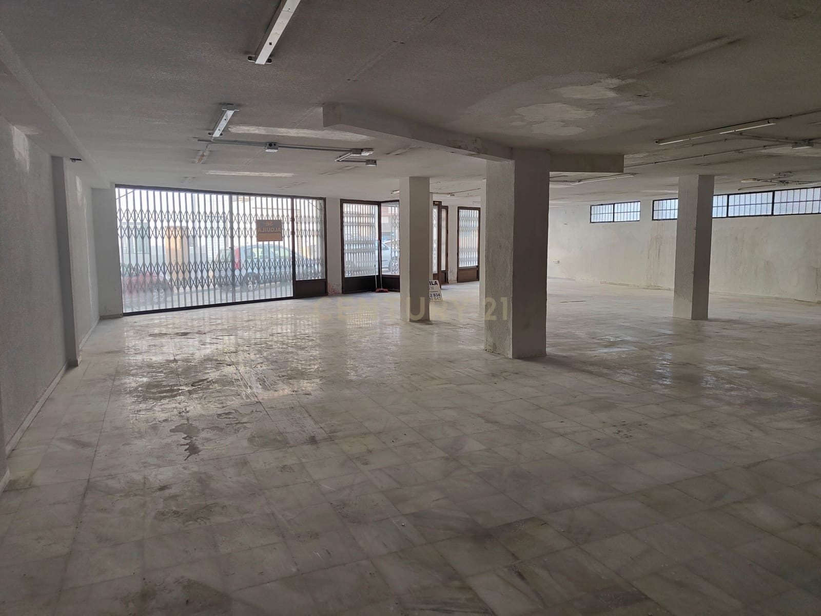 Erhverv til leje i La Zubia - € 1.000 (Ref: 9289545)