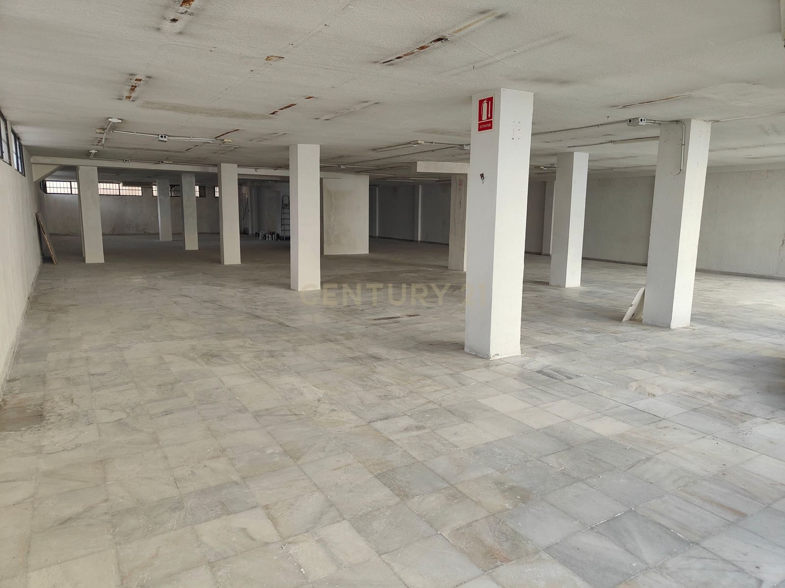 Erhverv til leje i La Zubia - € 1.000 (Ref: 9289545)