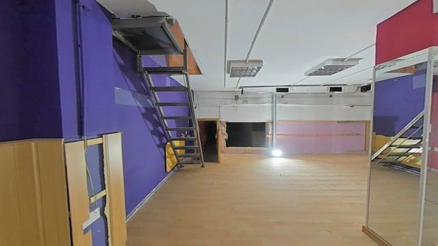 Kaupallinen myytävänä paikassa Pajaritos - Plaza de Toros, Granada kaupunki - 113 000 € (Ref: 9289547)